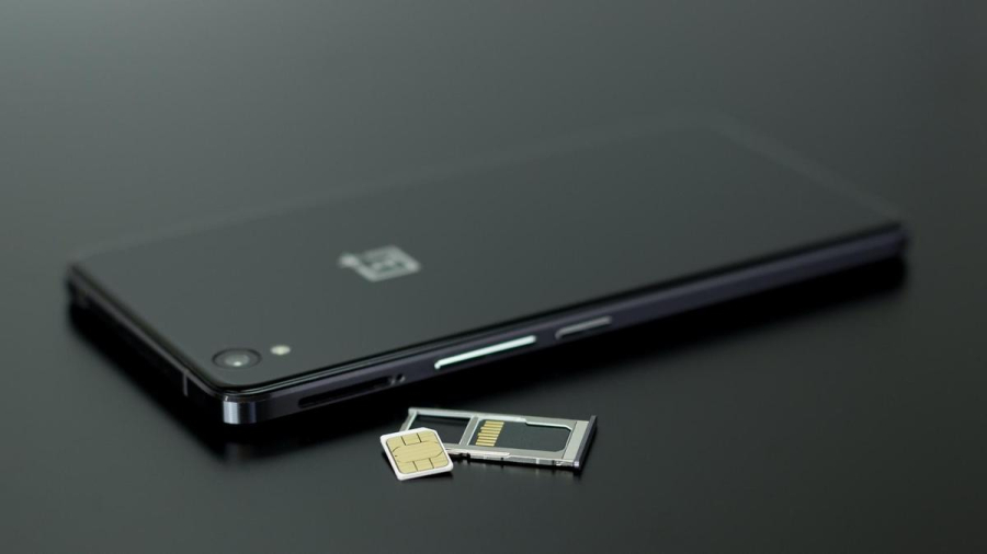Қазақстанда ата-аналар балаларына арнайы SIM-карта сатып алуға міндетті болуы мүмкін