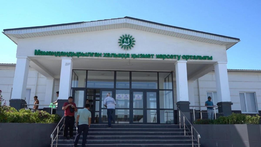 Мамандандарылған халыққа қызмет көрсету орталықтарында ресми "көмекшілер" қызмет ете бастады