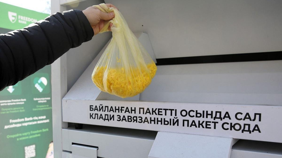 Алматылықтар экологиялық әдет қалыптастырып жатыр: қалада жылжымалы экохаб өтті