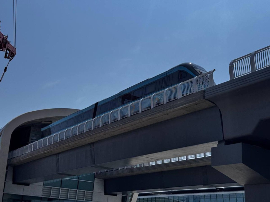 Астанада LRT-нің бастапқы станциясында алғашқы вагондар рельске орнатылды