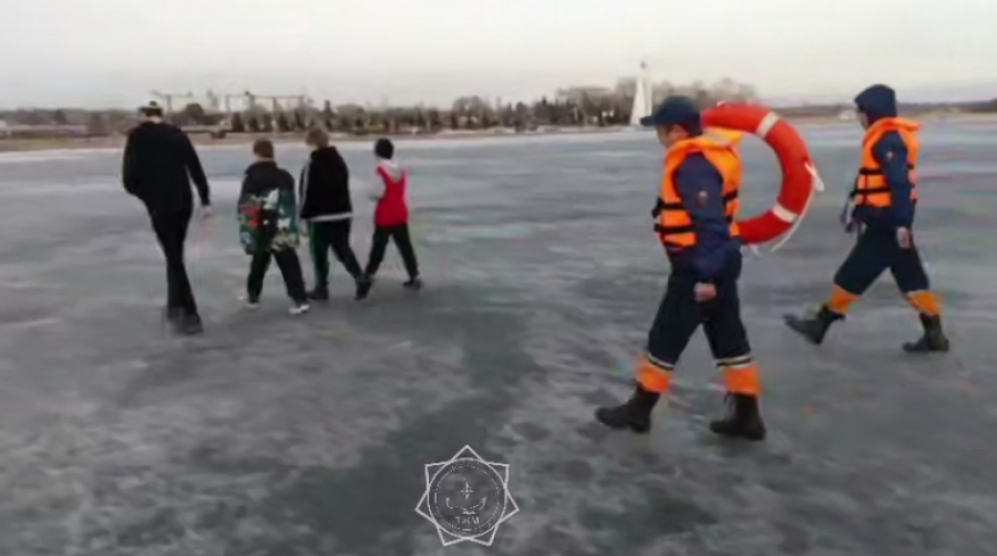 Петропавлда төрт жасөспірім мұз астына түсіп кете жаздаған