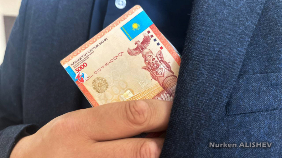 Жамбыл облысында пара алған шенеунік алты жылға сотталды