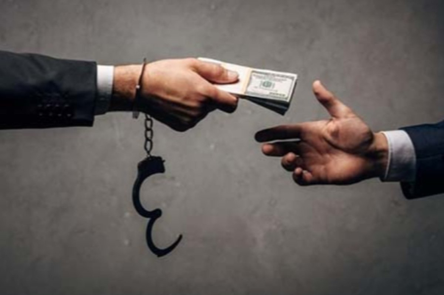 Шенеуніктер кәсіпкерден 10 млн теңге пара алған