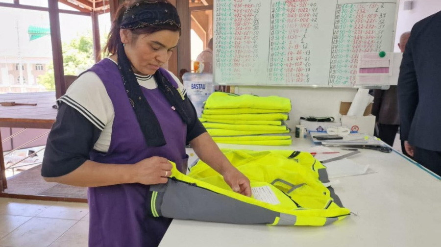 "Smtextile" тігін фабрикасының жұмысы қарқынды
