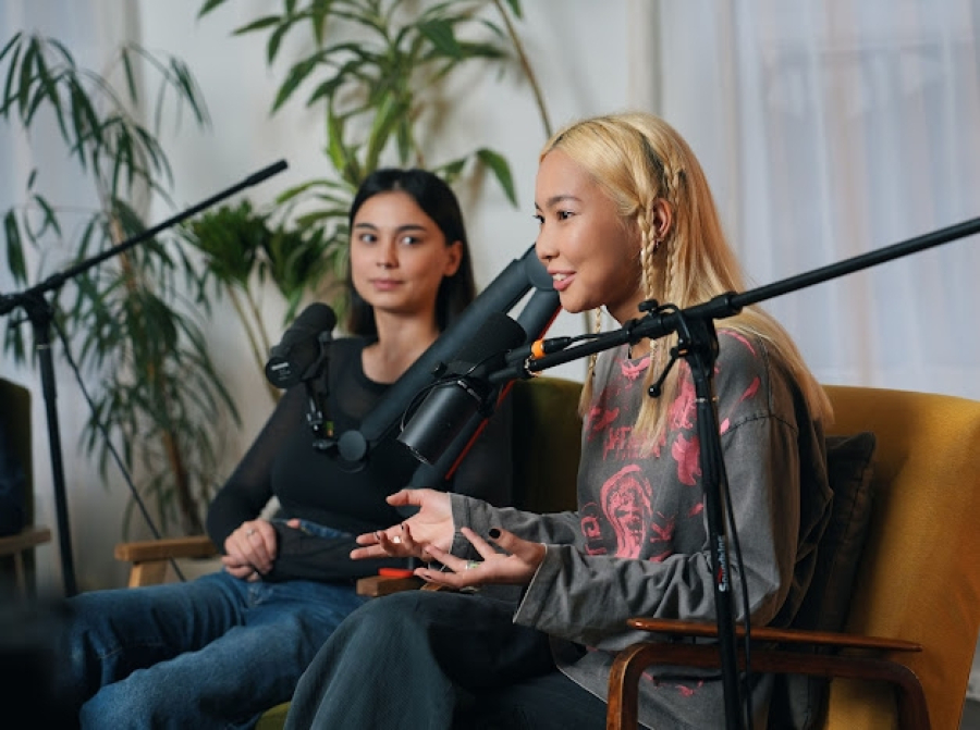 Әртістерге шығармашылықтарын насихаттауға кім көмектеседі