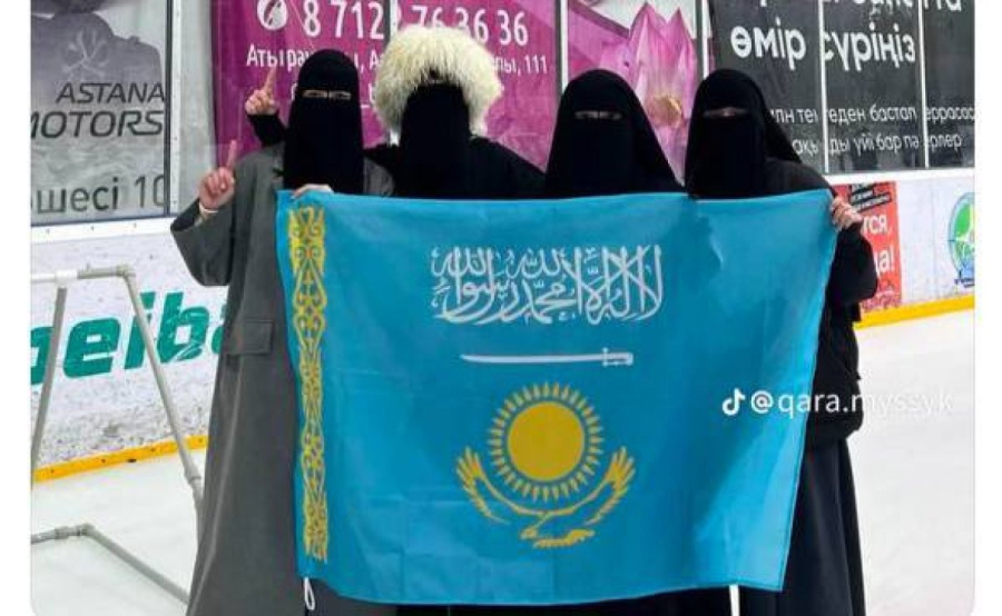 Атырауда беттерін тұмшаланып алғандардың туымызды қорлаған фотосы тарады (ФОТО)