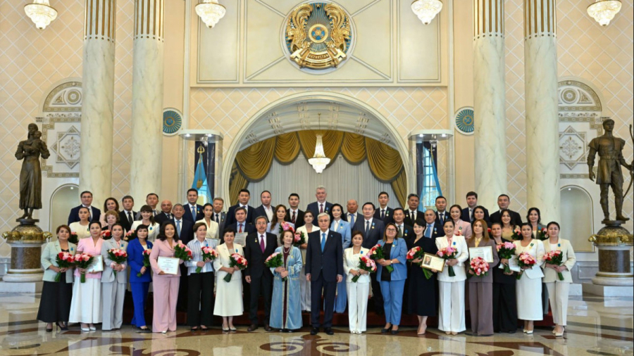 Президент БАҚ саласы қызметкерлерін марапаттады
